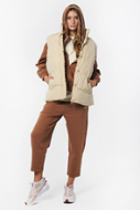 Body Action γυναικείο αμάνικο μπουφάν oversized 071232 Beige Body Action γυναικείο αμάνικο μπουφάν oversized 071232 Beige
